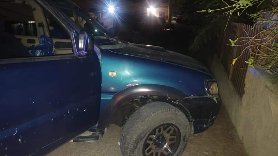القبض على سائق السيارة الذي اصطدم في سيارات البلد قبل قليل بعد ان ضرب عدد من السيارات وهرب .