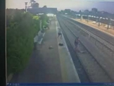 شاهدوا: يودا حبيش من يركا ينقذ شابة بعد محاولتها الانتحار تحت عجلات القطار في الشمال
