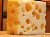  كيف يصنعون ثقوب الجبن السويسرية؟ 