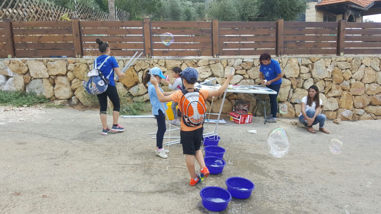 عين الأسد: عين صفوة تحتضن مدرسة البيادر وجمعيّة حماية الطَّبيعة بيوم قمّة بموضوع البيئة