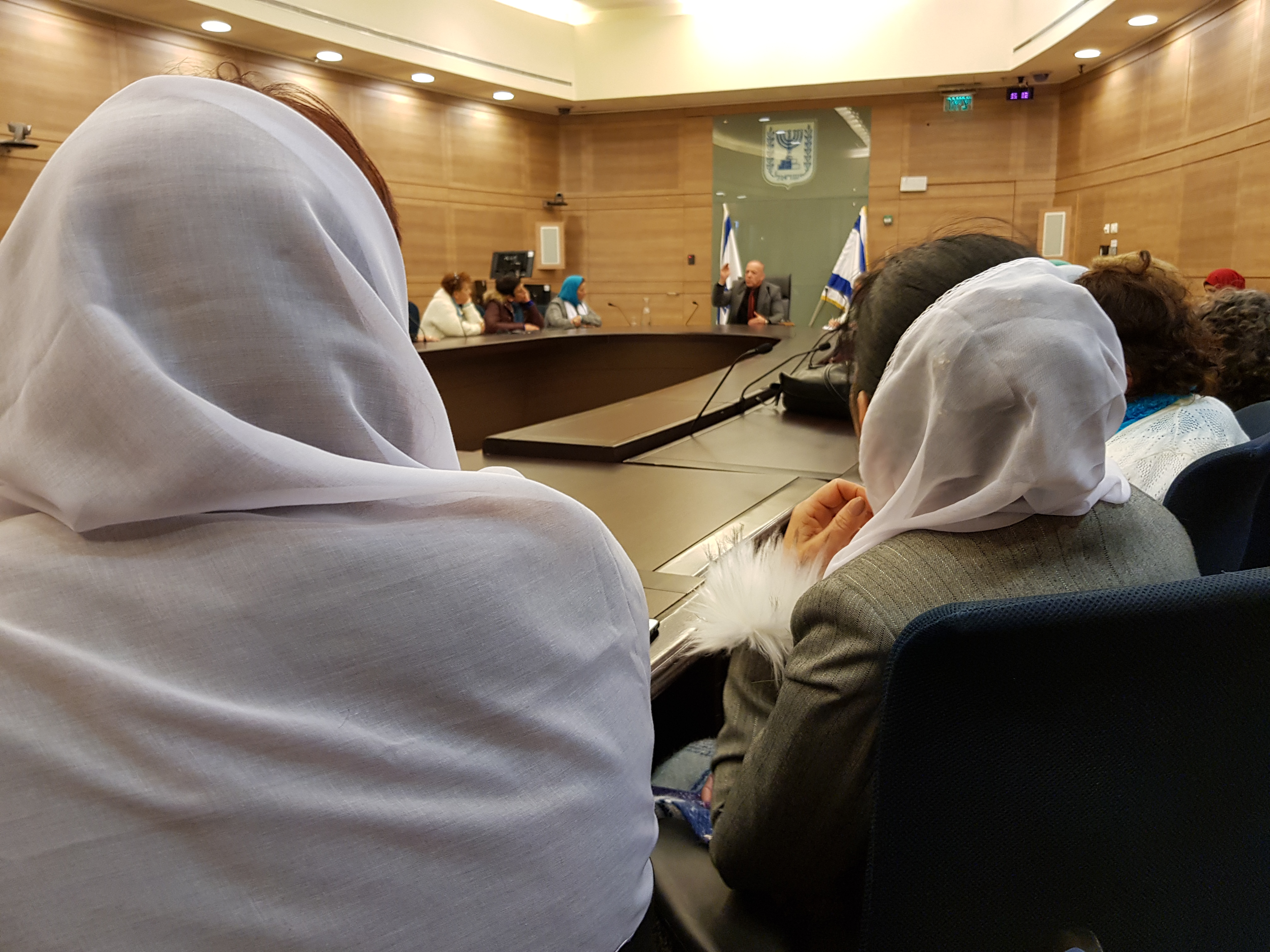 النائب أكرم حسون يستضيف جمعية نساء يصنعن السلام بالكنيست!