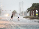 الإعصار ‘سالي‘ يضرب ساحل ولاية ألاباما الأمريكية بأمطار غزيرة
