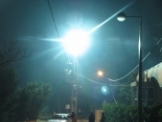 شاهدوا الفيديو :اشتعال عامود كهرباء في حارة خلة الجمل