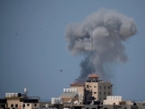 قذائف وصافرات انذار لا تتوقف: 6 إصابات بينهم 3 جنود وسكّان غلاف غزة في الملاجئ