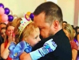 مؤلم : اخر احتفال لفتاة عمرها 5 اعوام  في عيد ميلادها بسبب سرطان فتاك