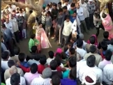 فيديو : هندي يجلد زوجته 100 مرة.. ورجال يحاولون اغتصابها!